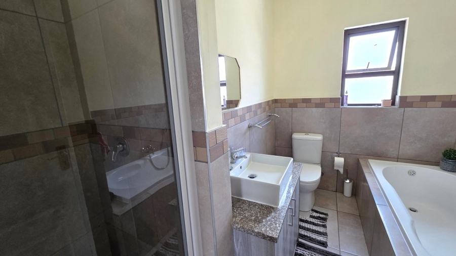 To Let 1 Bedroom Property for Rent in Melodie North West